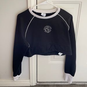 Black cropped gymshark legacy pullover